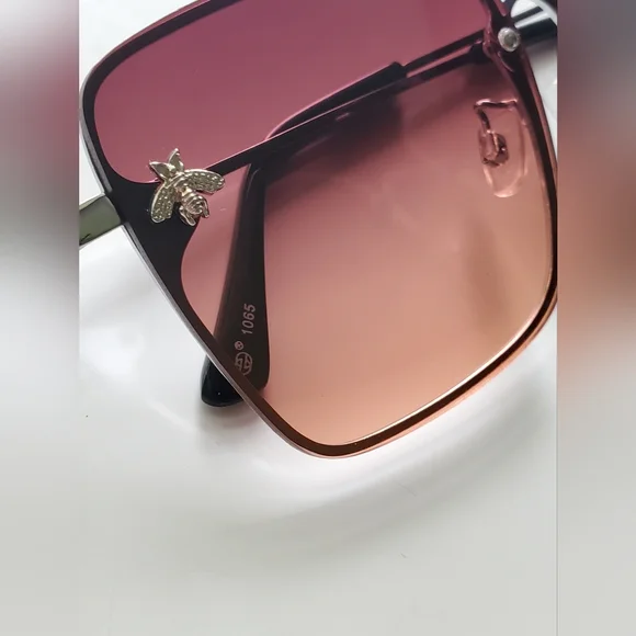 Sunglasses - Queen Bee Embellishments Silver Frame UV400 Protection - Picture 5 of 5